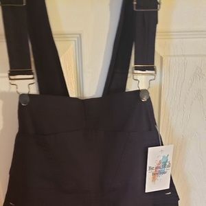 Black stretch overalls BNWT. Size large juniors.